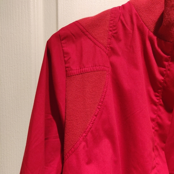 Lightweight red jacket - Picture 2 of 3